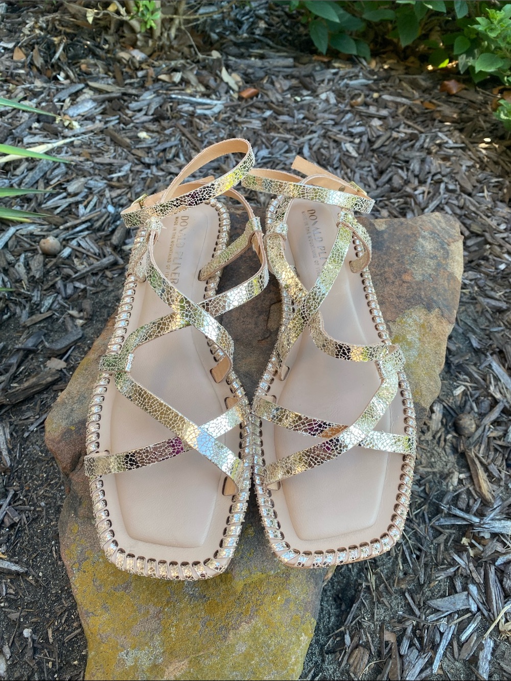Donald Pliner Emilia Cracked Metallic Gold Strappy Gladiator Sandals 9.5